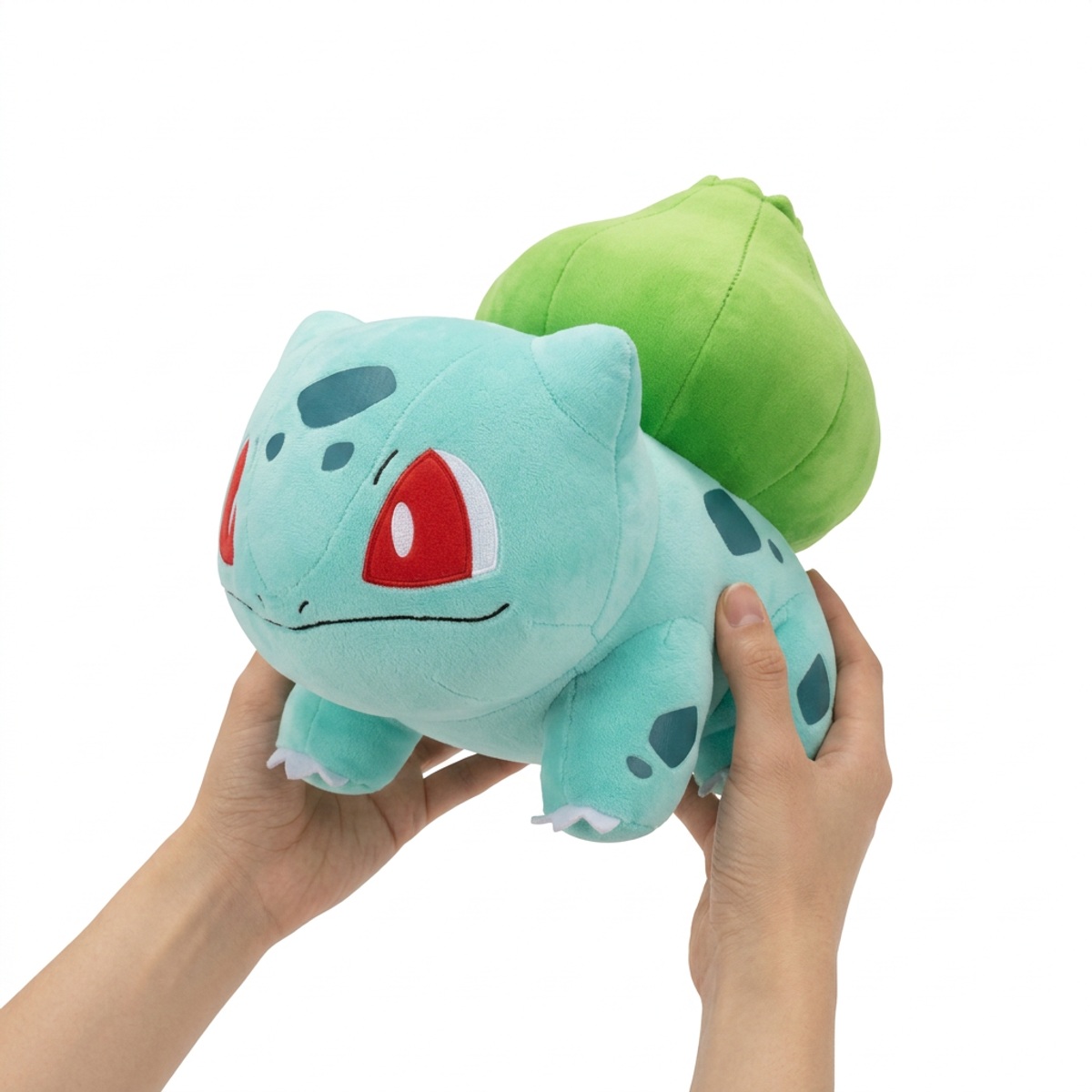 Bulbasaur Pluszak trzymany w ręku