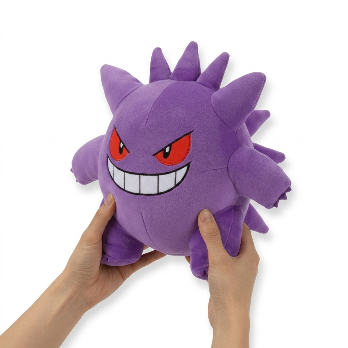 Gengar Pluszak trzymany w rękach