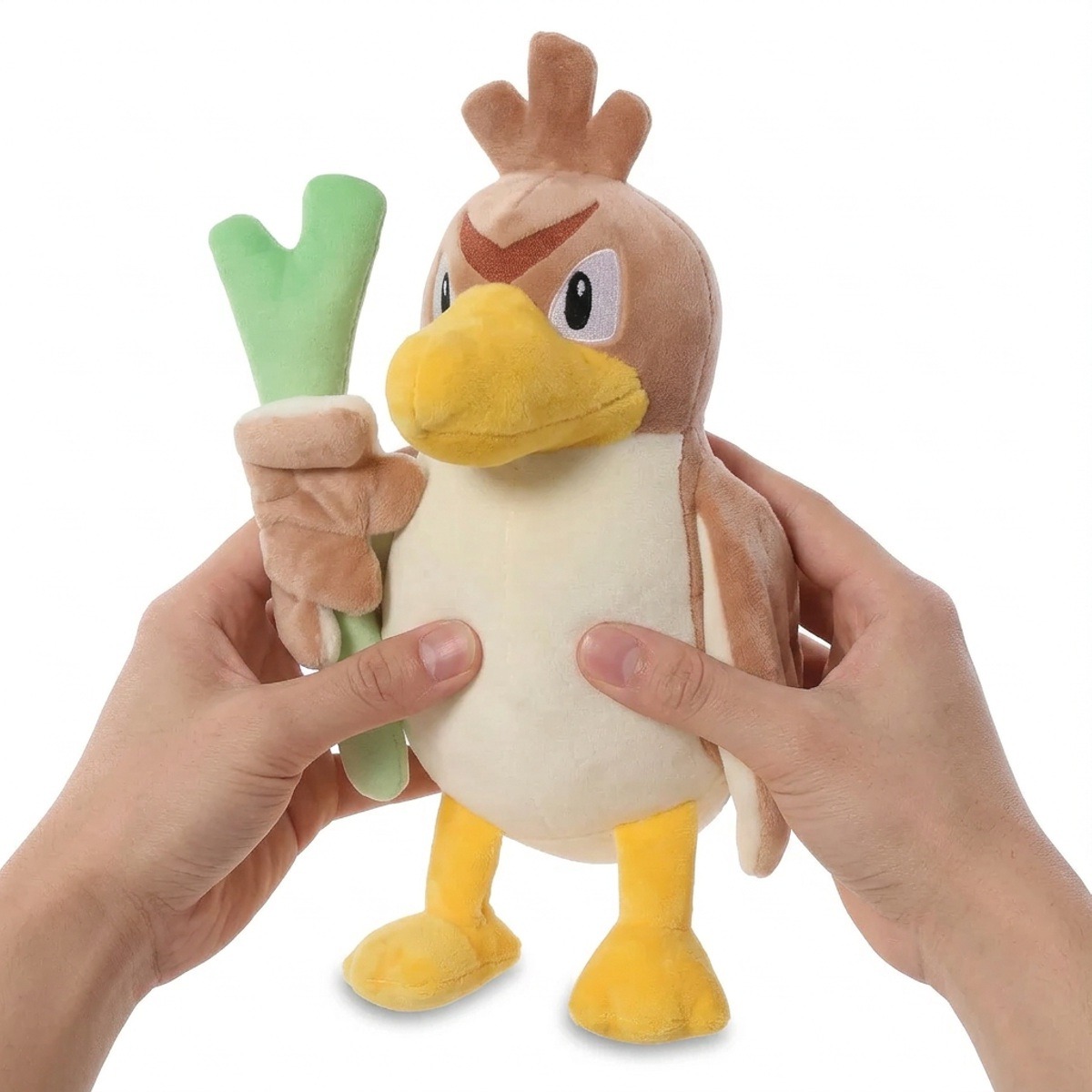 Farfetch'd Pluszak trzymany w rękach