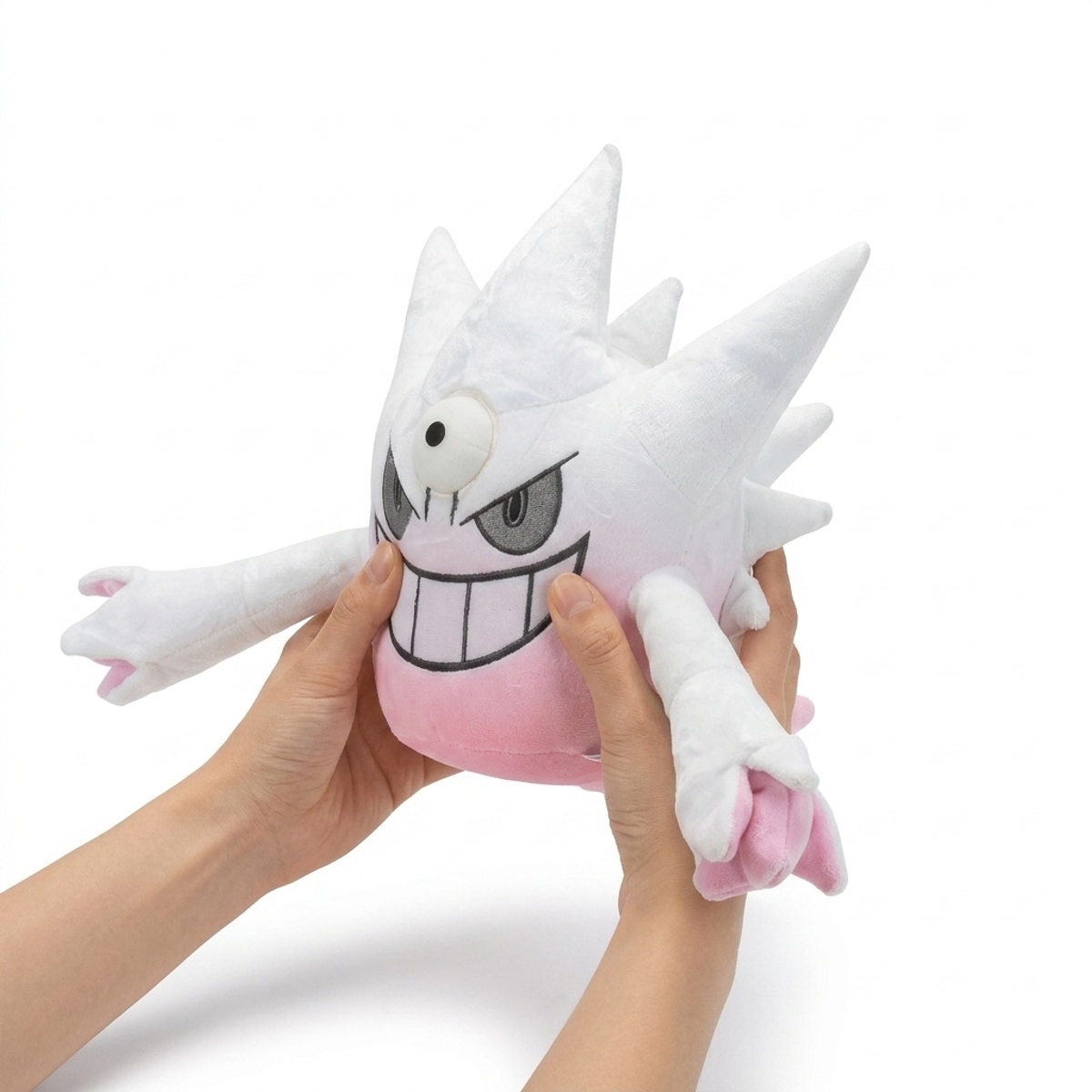 Mega Gengar Pluszak trzymany w ręce