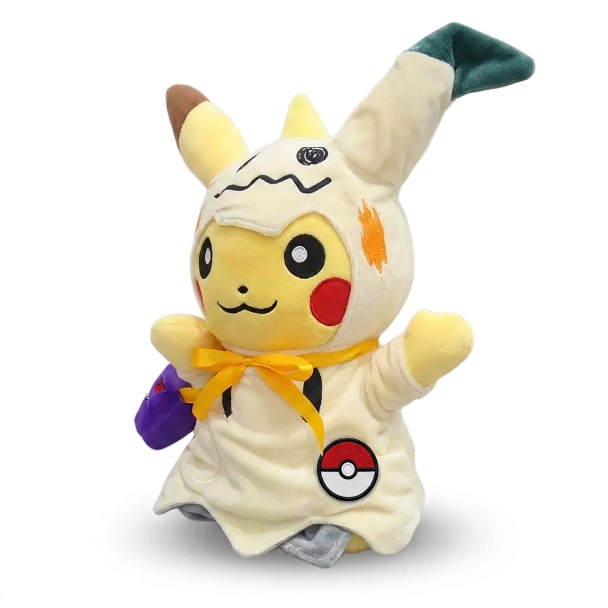 Pikachu Mimikyu Pluszak z odznaką potwierdzającą autentyczność produktu.