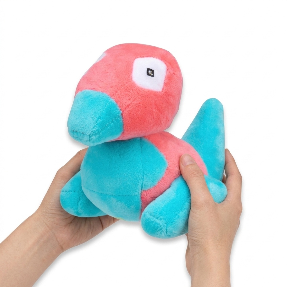 Porygon Pluszak trzymany w rękach