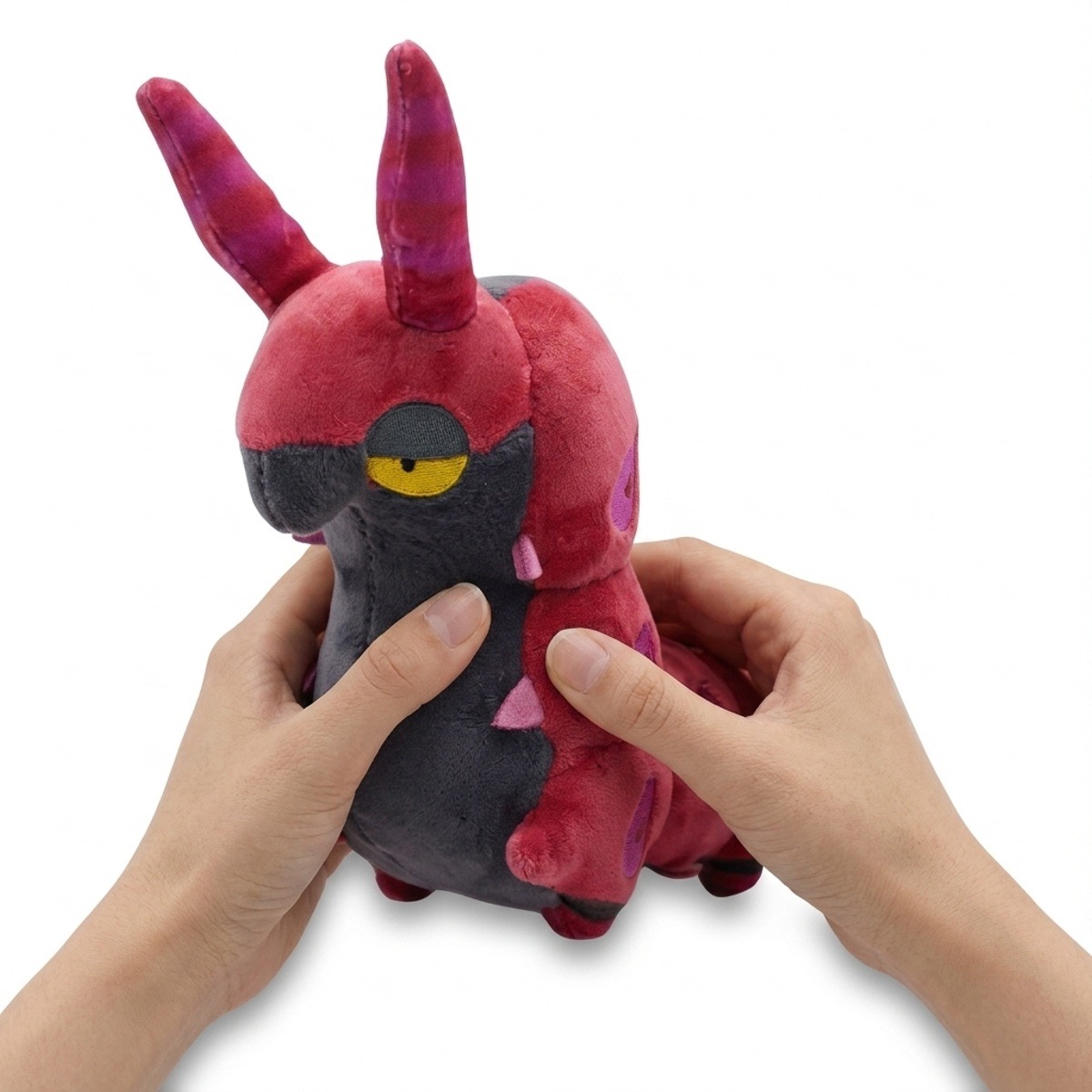 Scolipede Pluszak trzymany w rękach