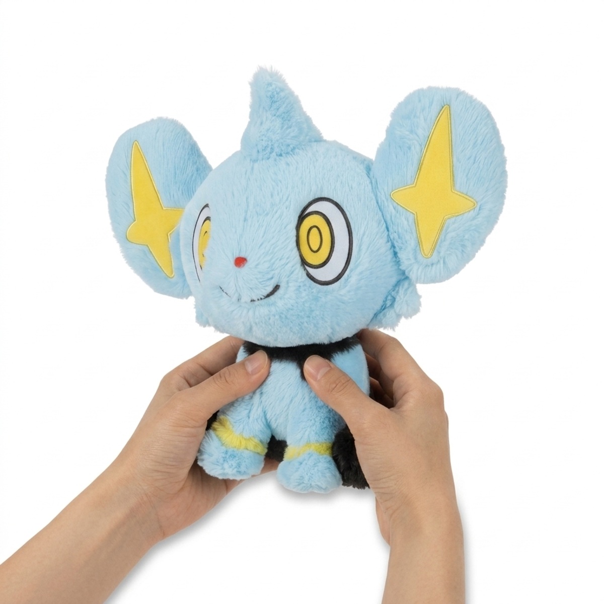 Shinx Pluszak trzymany w rękach