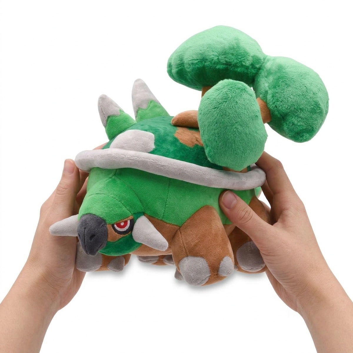 Torterra Pluszak trzymany w rękach
